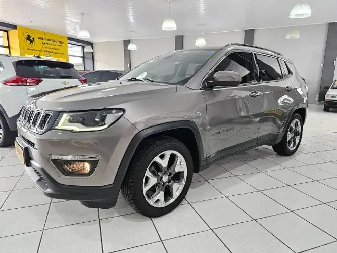 EXCELENTE Jeep Compass Longitude ano 2019 com Pack HighTech + Som Beats + Teto Panoramico