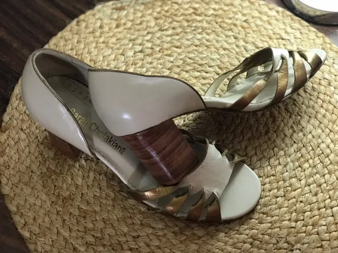 Sandália Sarah Chofakian - Elegância e Conforto