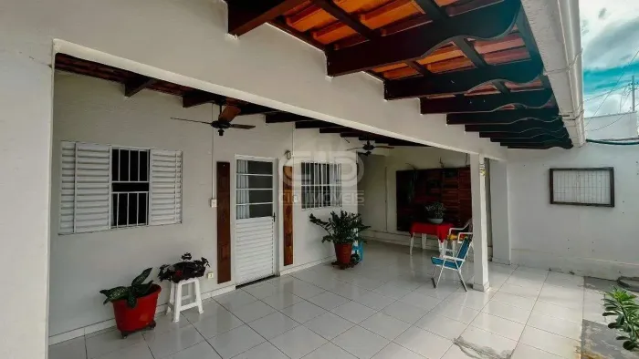 Casa á Venda com 3 quartos no bairro Santa Terezinha II