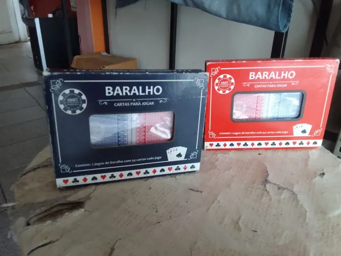 Baralho Novo - 2 Pares de Cartas 