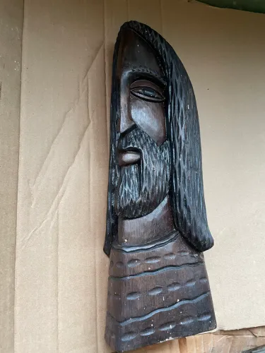 Escultura em Madeira Entalhada à Mão - Rosto Masculino Estilizado - 39 cm