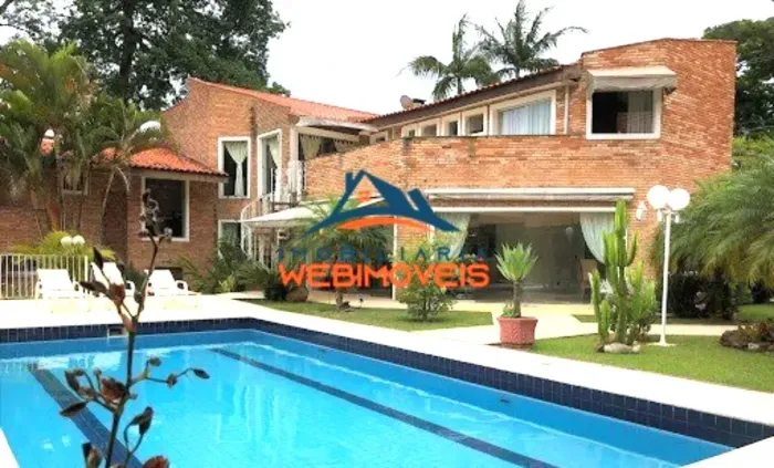 Casa em Condomínio de Luxo à Venda em Carapicuíba-SP: 4 Quartos, 3 Suítes, 3 Salas, 5 Banh