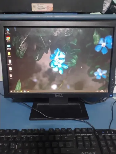 Monitor DELL 17 polegadas VGA.. perfeito funcionamento 