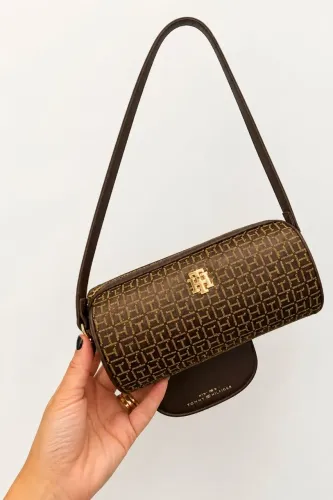 Bolsa Tommy Hilfiger nova e original. Marrom