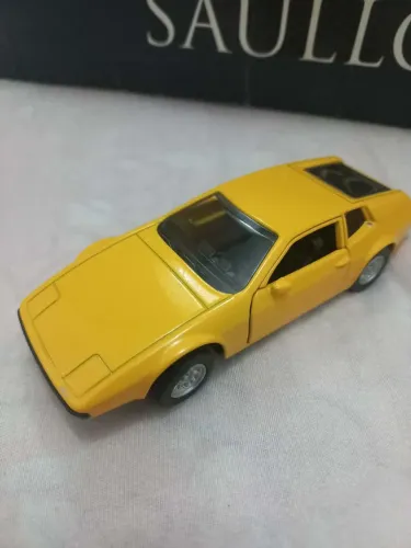 Vendo miniatura carro miura
