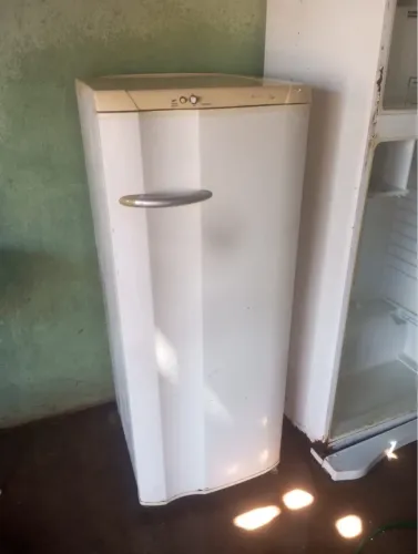 Vende-se geladeira conservada