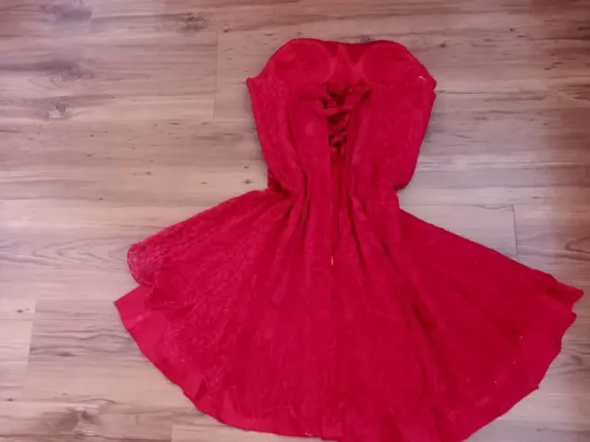 Vestidos de Renda vermelho (tamanho único) e verde (tamanho M) - R$ 65/cada
