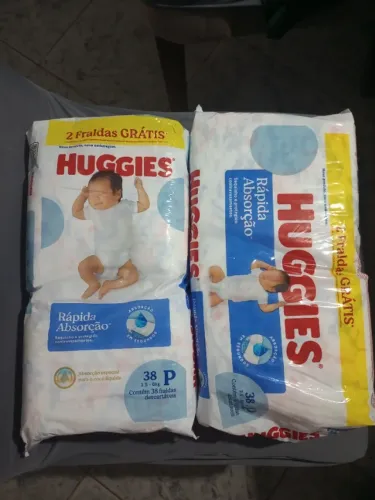 02 Pacotes de Fraldas descartáveis Tamanho P
