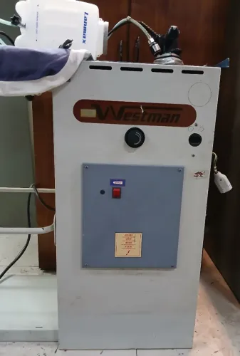 Mesa de Passar a Vapor Profissional Westman (Itália) - com Caldeira e Ferro