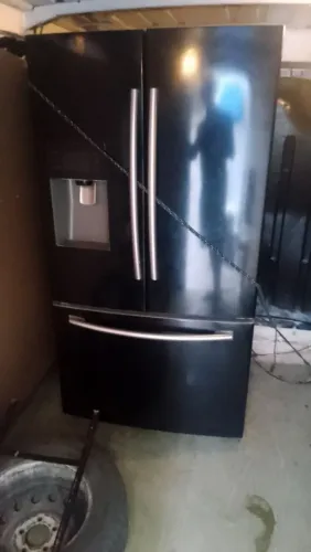 Geladeira com 3 portas sendo freezer embaixo toda revisada com garantia
