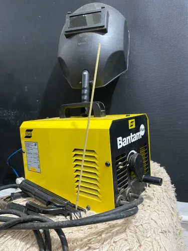 MÁQUINA DE SOLDA ESAB BANTAM PLUS 110V/220V Bivolt - Inversora Portátil