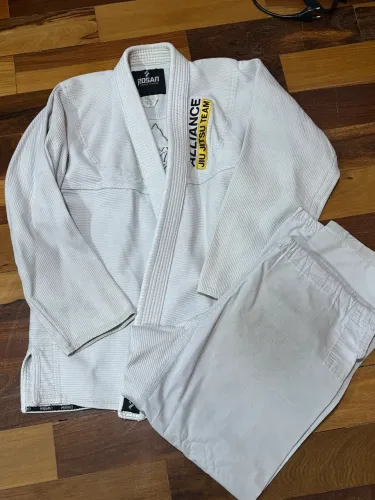 Kimono adulto Jiu Jitsu Usado A/2 Alliance