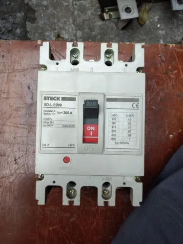 ?Disjuntor Steck SD-L S200 - 200A 3 Polos
