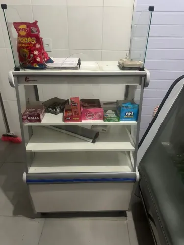 Vitrine/Expositor com caixa