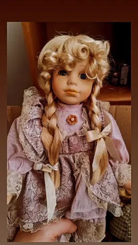 Boneca Antiga de Porcelana Peça de Colecionador