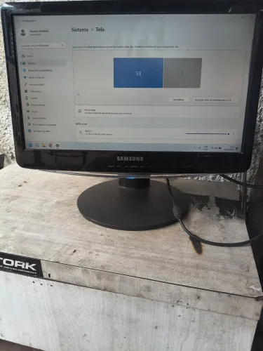 Vendo urgente monitor Samsung 19 Polegadas com suporte de mesa
