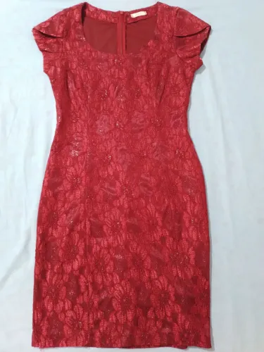 Vestido adulto de renda.