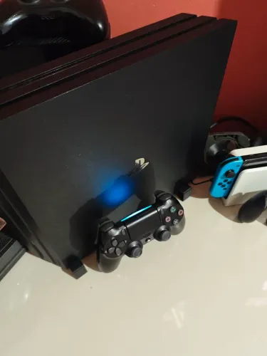 Ps4 pro 1tb completo,11 jogos+2 controles