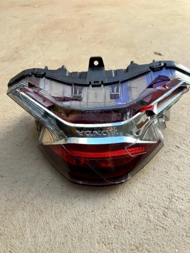 Lanterna Traseira Pcx 150 2020 Original Honda (Detalhe Lente)