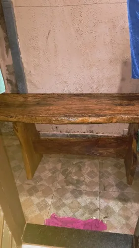 Mesa rústica de madeira
