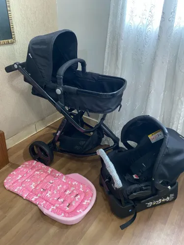 Carrinho Safety com bebê conforto e base 