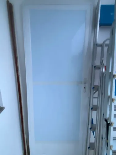 Porta de alumínio semi nova não faço entrega