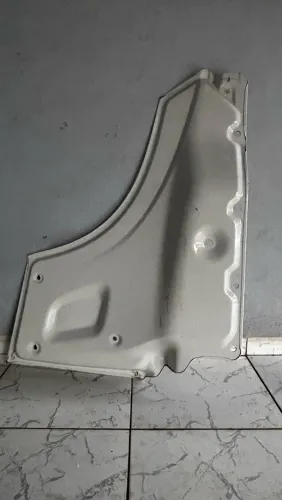 Extensão da porta cabine lado esquerdo ( VOLVO )