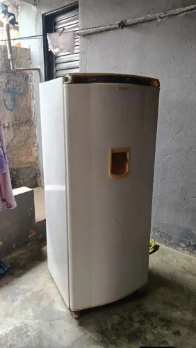 Geladeira, vendo ou troco