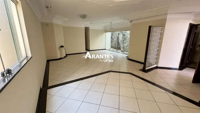 Casa com 220m² 3 quartos à venda no bairro Vigilato Pereira