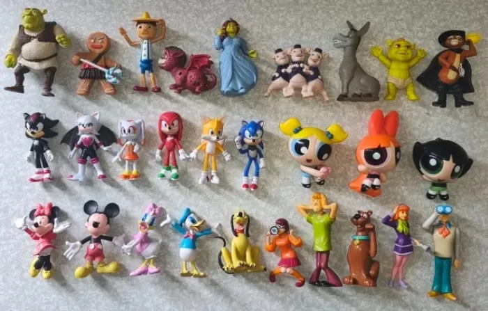 Lote 28 Miniaturas - Sonic,Scooby Doo, Disney e Meninas Super Poderosas,Shrek