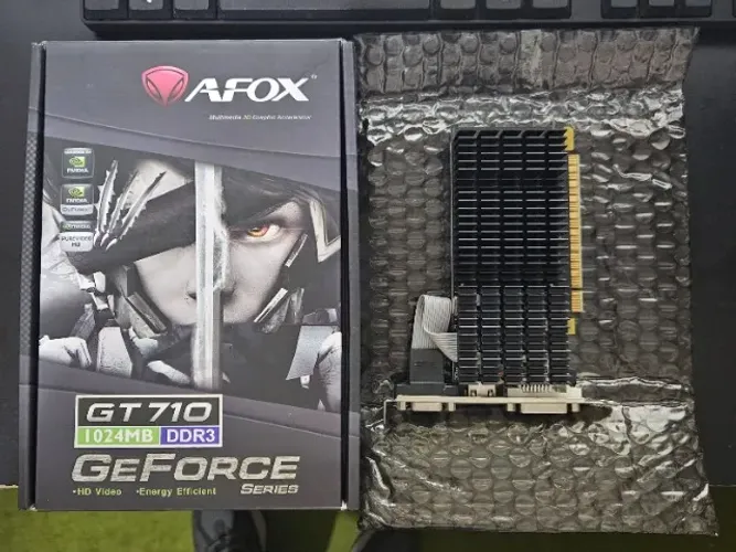 Placa de vídeo GT 710 1GB DDR3 AFOX, funcionando perfeitamente.