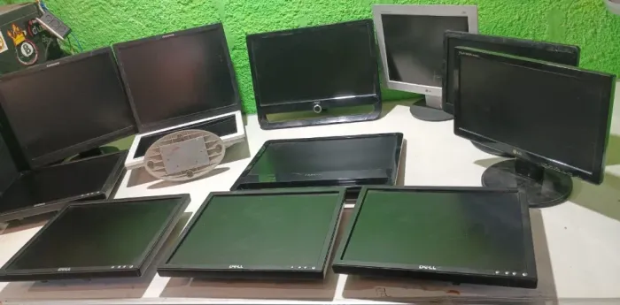 Lote de monitores 12 unidades (ref 15)
