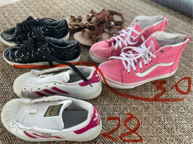 Crocs vans TAM 28 e 30 Santa Lola Melissa new balance menina