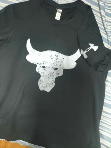 Camisa Under Armour preta tamanho M 