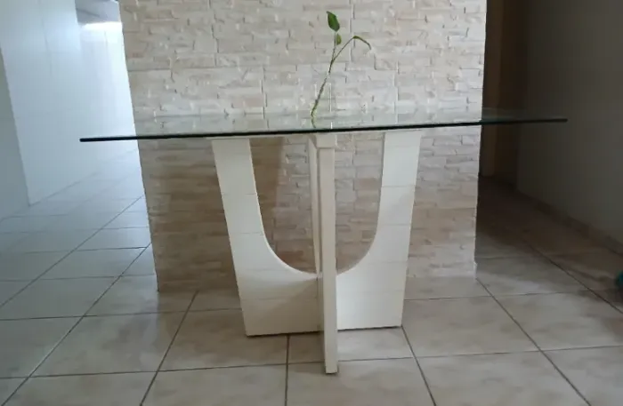 Mesa de jantar em vidro