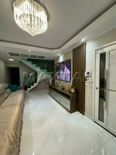 Casa Assobradada 320m²,3 andares, 5 quartos com 3 suítes, 4 vagas de garagem 2 lavabos, 3