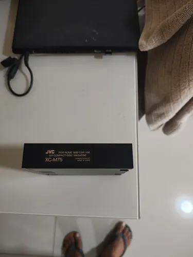 Compartimento de gaveta para colocar seis CD do aparelho de som JVC ca c33