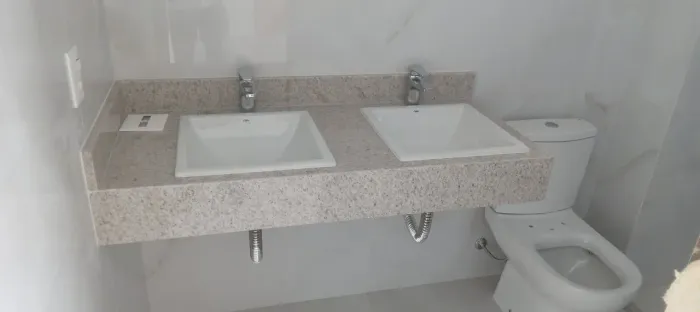 Bancada em mármore branco Itaúna 1.25 x 55 testeira de 15cm Cubas 41x41 sem os rodopias.