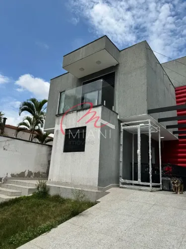 Sobrado à Venda Jardim Adalgiza | 2 suítes e piscina