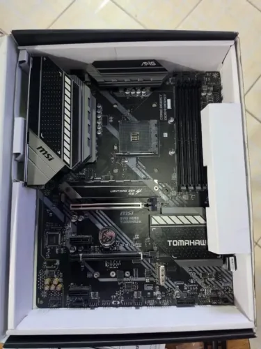 Placa-Mãe MSI MAG B550 Tomahawk, AMD AM4, ATX, DDR4, Preto - MAG B550 TOMAHAWK