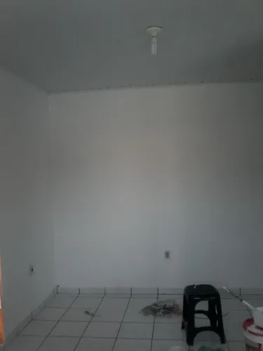 Alugo 1°Anda de 2 quartos 