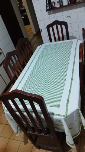 Mesa de jantar com 6 cadeiras de madeira maciça
