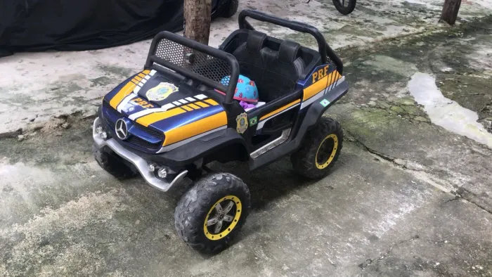 Carrinho elétrico jeep