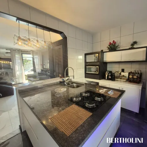 Casa em condomínio, mobiliada, próximo ao centro de Penedo/RJ.