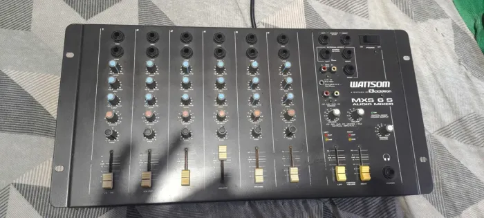 Mesa de som 6 canais