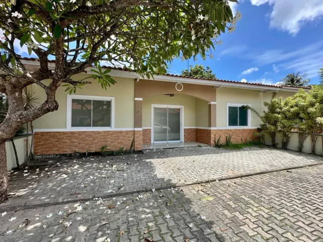 Casa de condomínio no condomínio Green Village na Lagoa Redonda, em Fortaleza