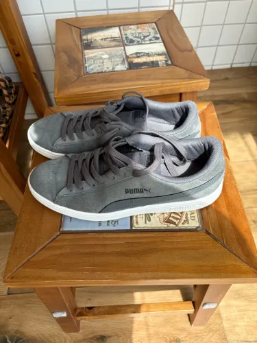 Vendo tênis casual Puma Smash em ótimo estado de conservação