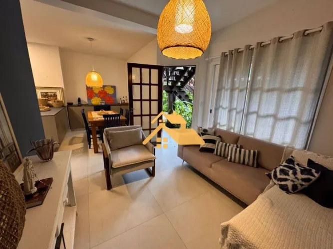 Casa em Condomínio com Espaço Gourmet, Jardim e Serviço de Praia