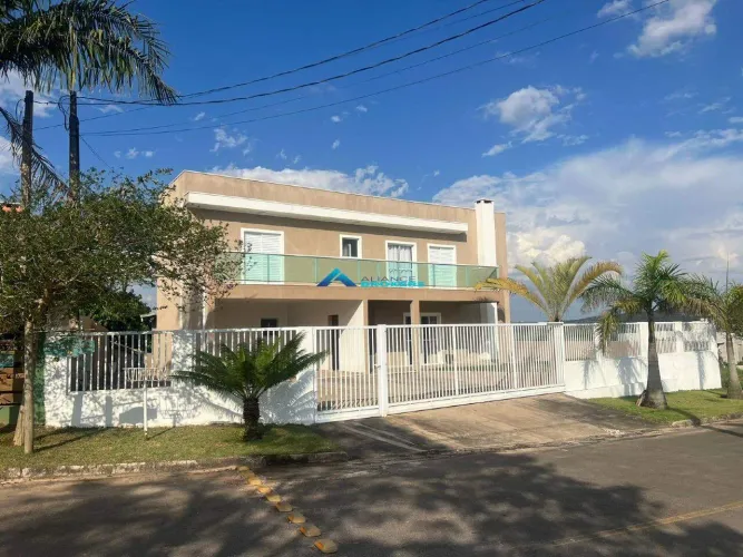 Casa C/ 4 Dormitórios, Amplo quintal com Piscina - Condomínio Bothanica Jarinu
