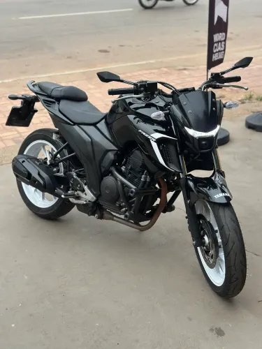 FZ25 PRETA 2023 